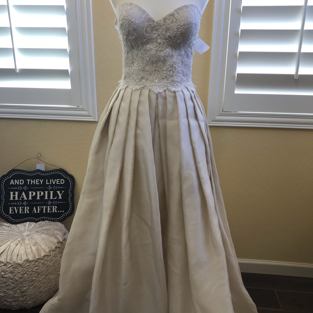 Brand new wedding dress!